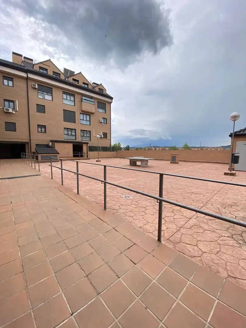 Terrassa de Pis en venda en Velilla de San Antonio amb Calefacció, Traster i Forn