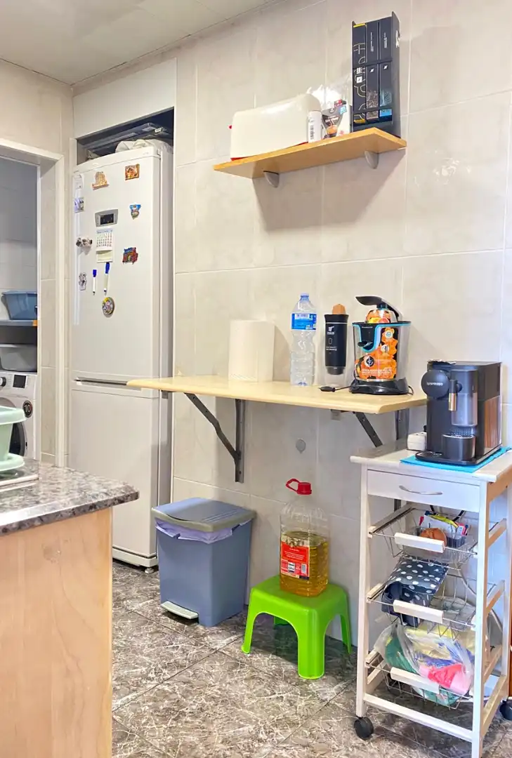 Kitchen of Flat for sale in L'Hospitalet de Llobregat  with Air Conditioner, Oven and Balcony