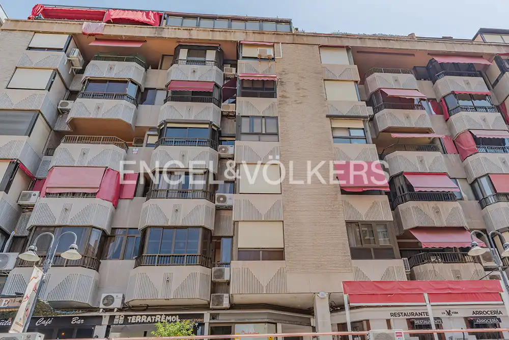 Außenansicht von Wohnung zur Miete in Alicante / Alacant mit Klimaanlage, Heizung und Terrasse