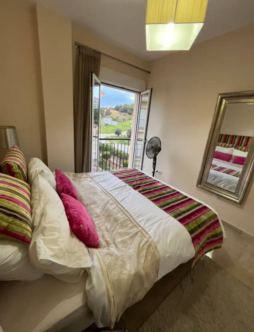 Dormitori de Apartament de lloguer en Mijas amb Terrassa i Moblat