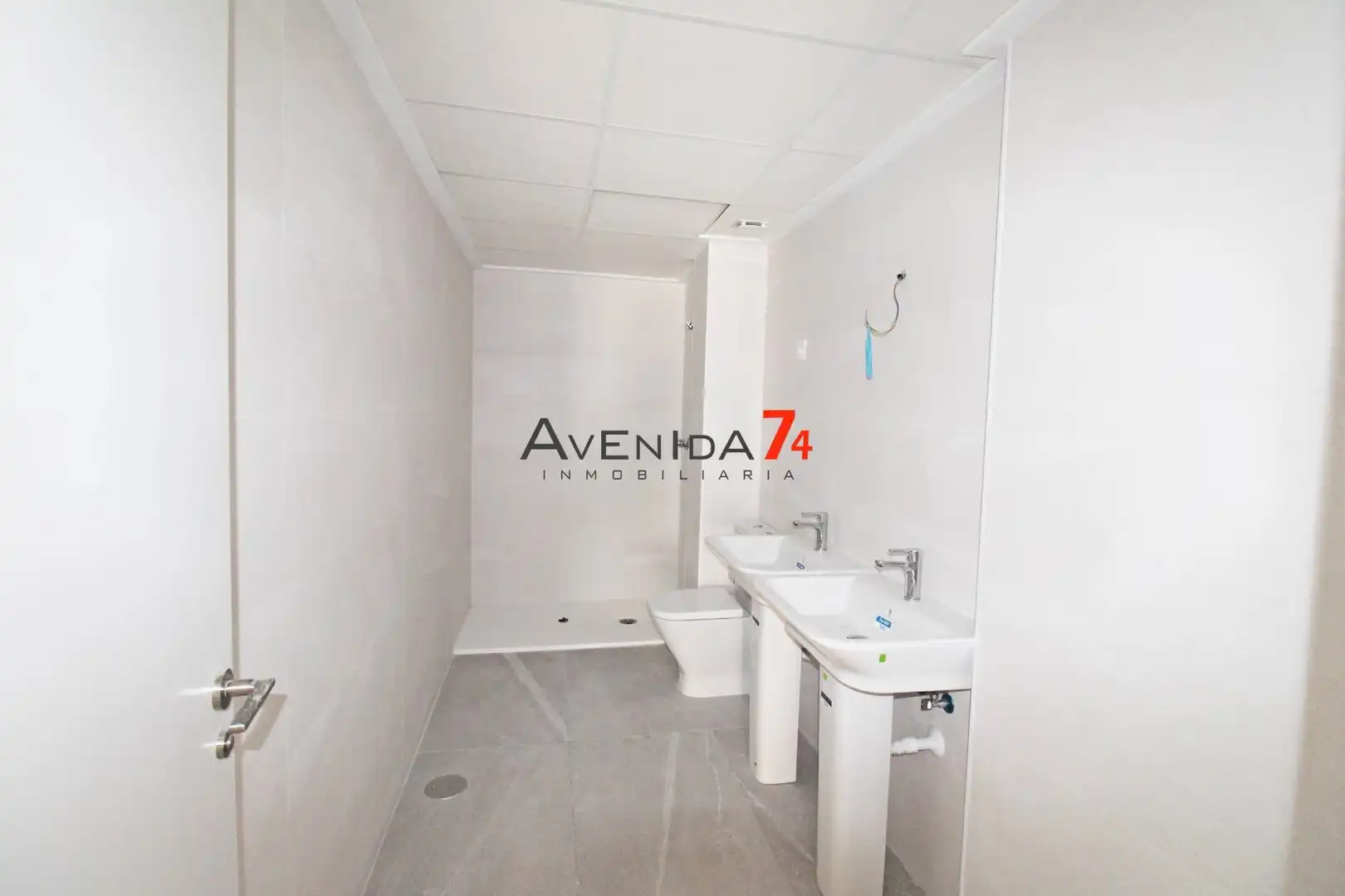 Baño de Piso en venta en Lorca con Calefacción y Balcón