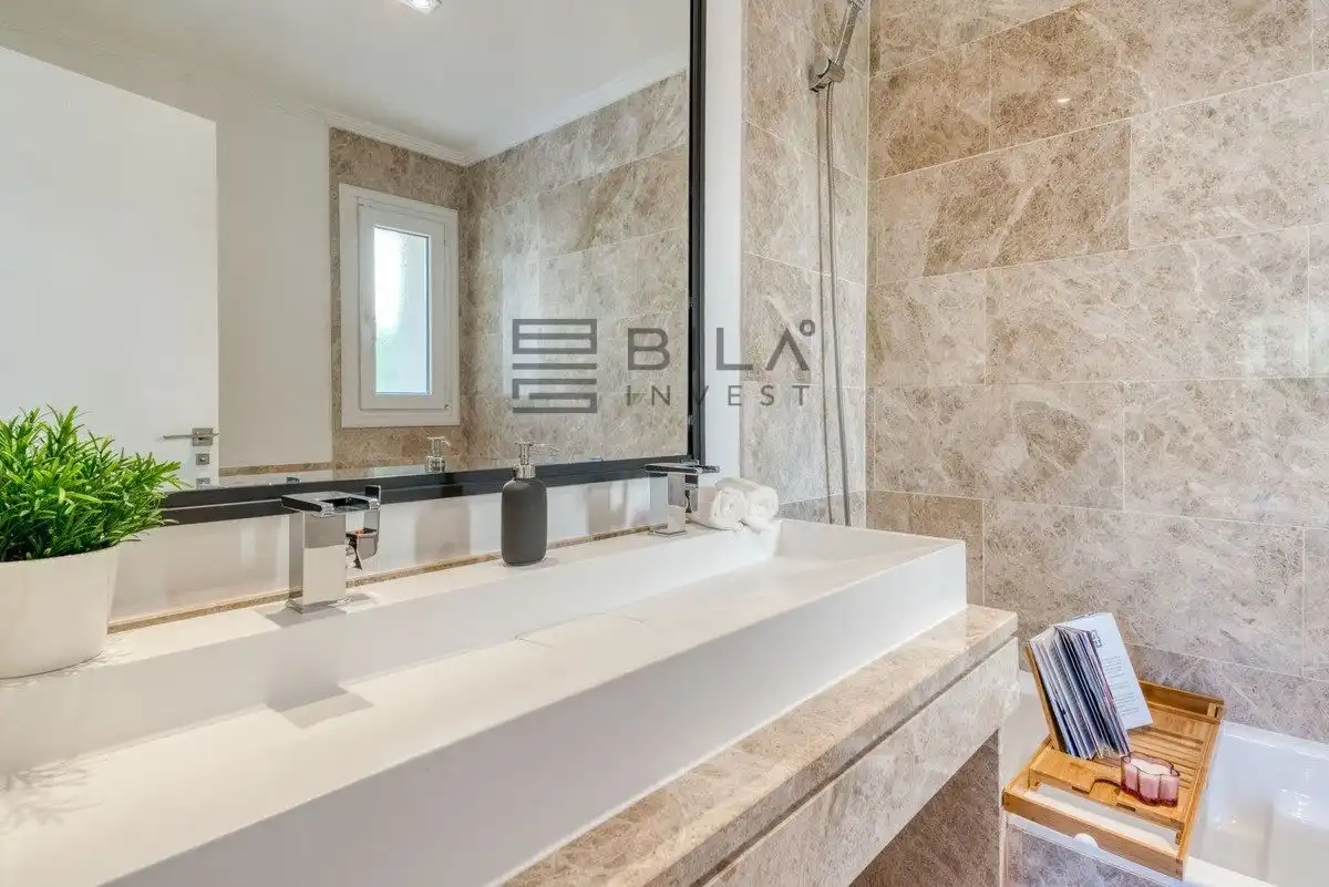 Bathroom of Detached homes for sale in Marbella  with Air Conditioner, Terrace and Storage room