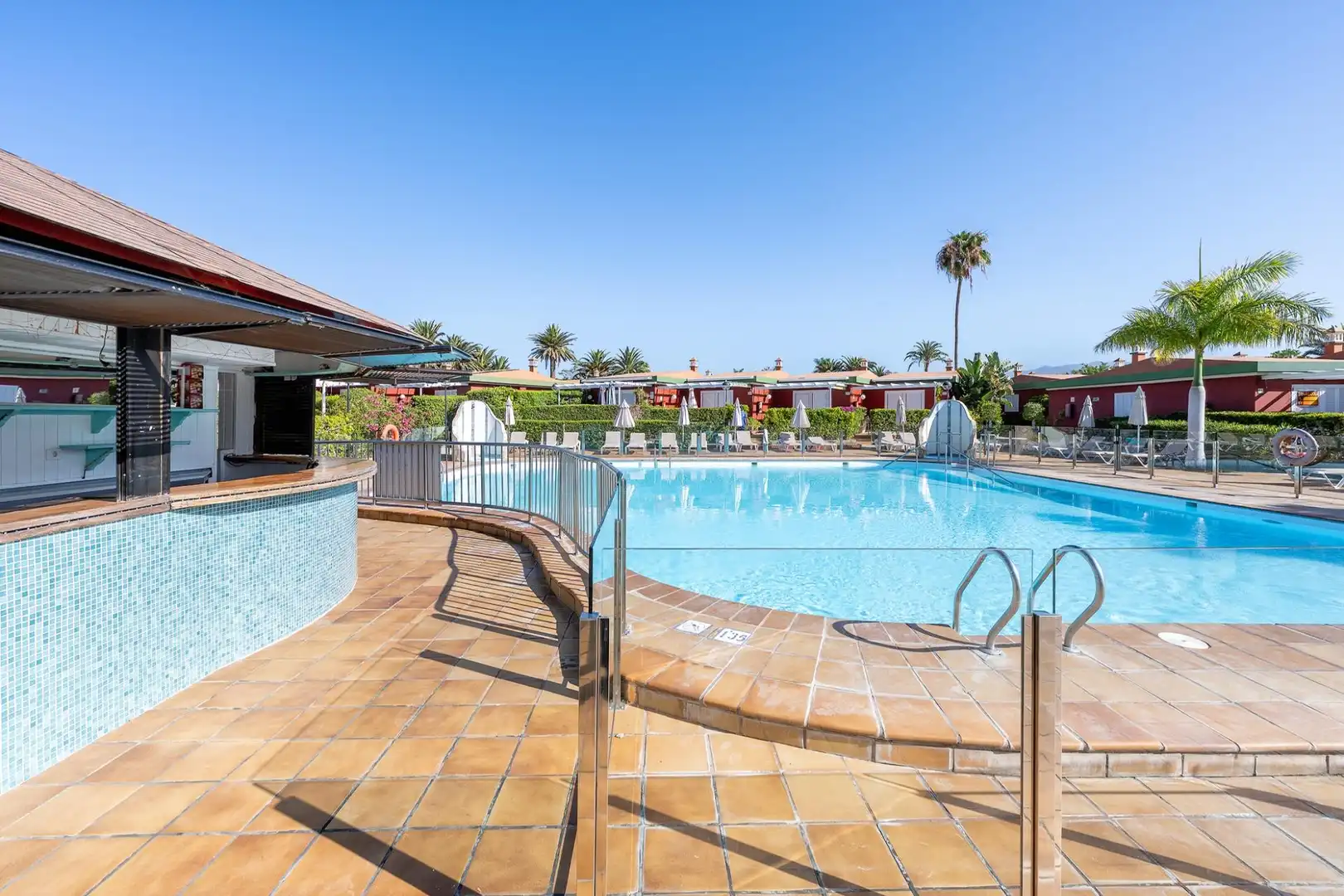 Piscina de Local en venda en San Bartolomé de Tirajana amb Moblat
