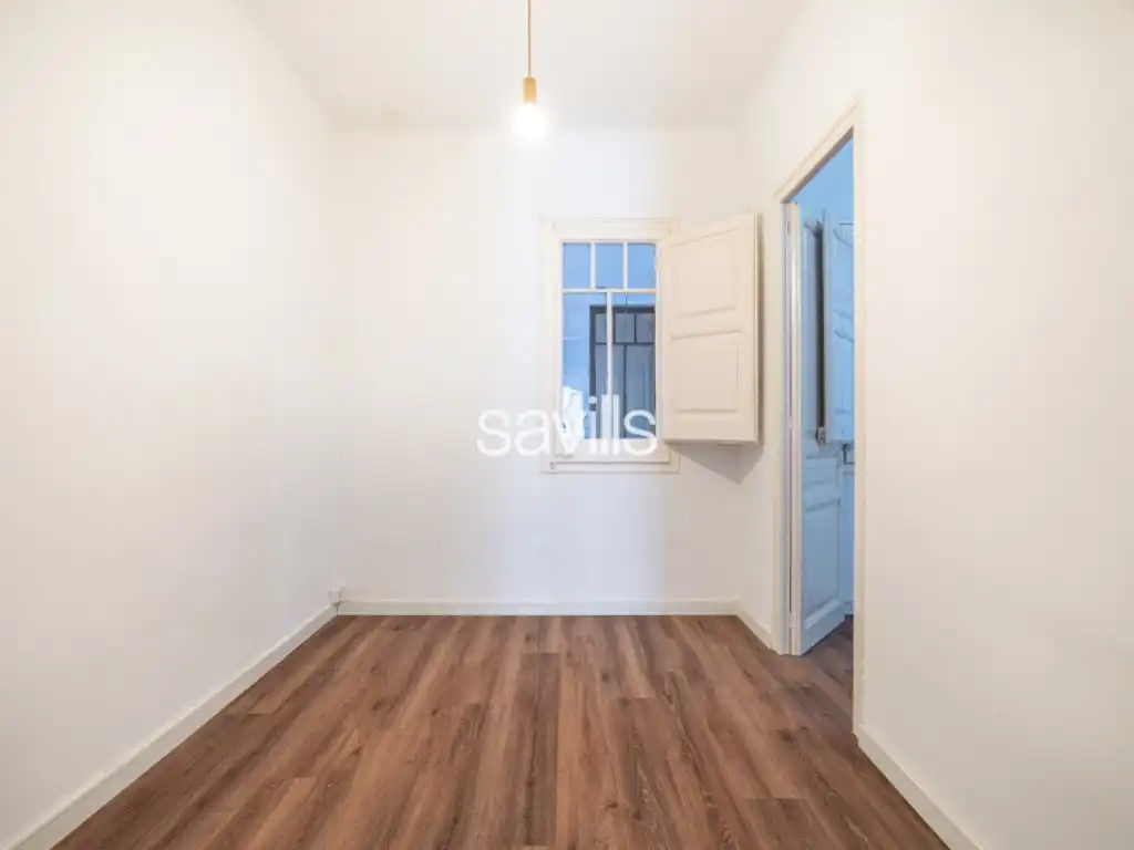 Dormitori de Apartament en venda en Barcelona amb Aire condicionat i Balcó