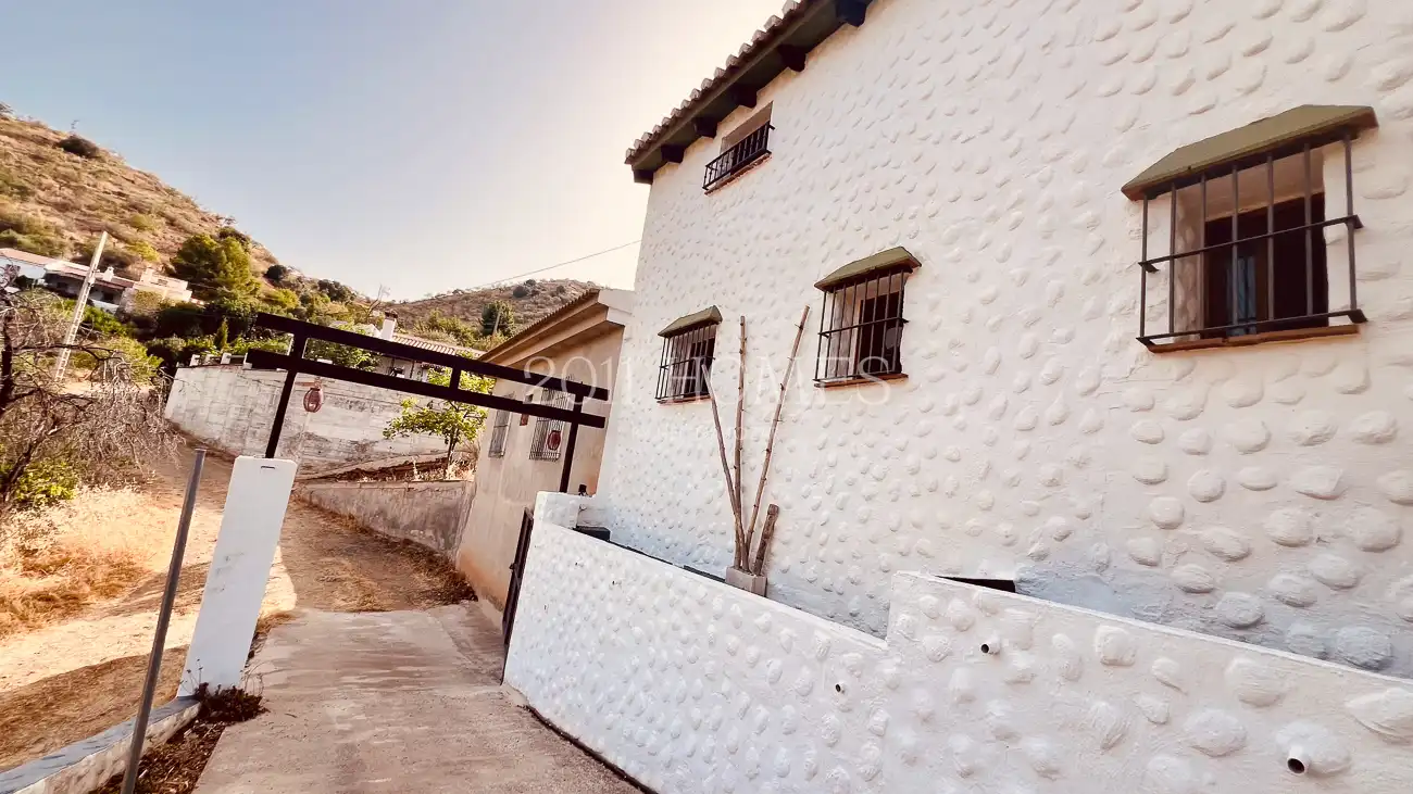 Vista exterior de Finca rústica en venda en Almogía amb Jardí privat, Terrassa i Piscina