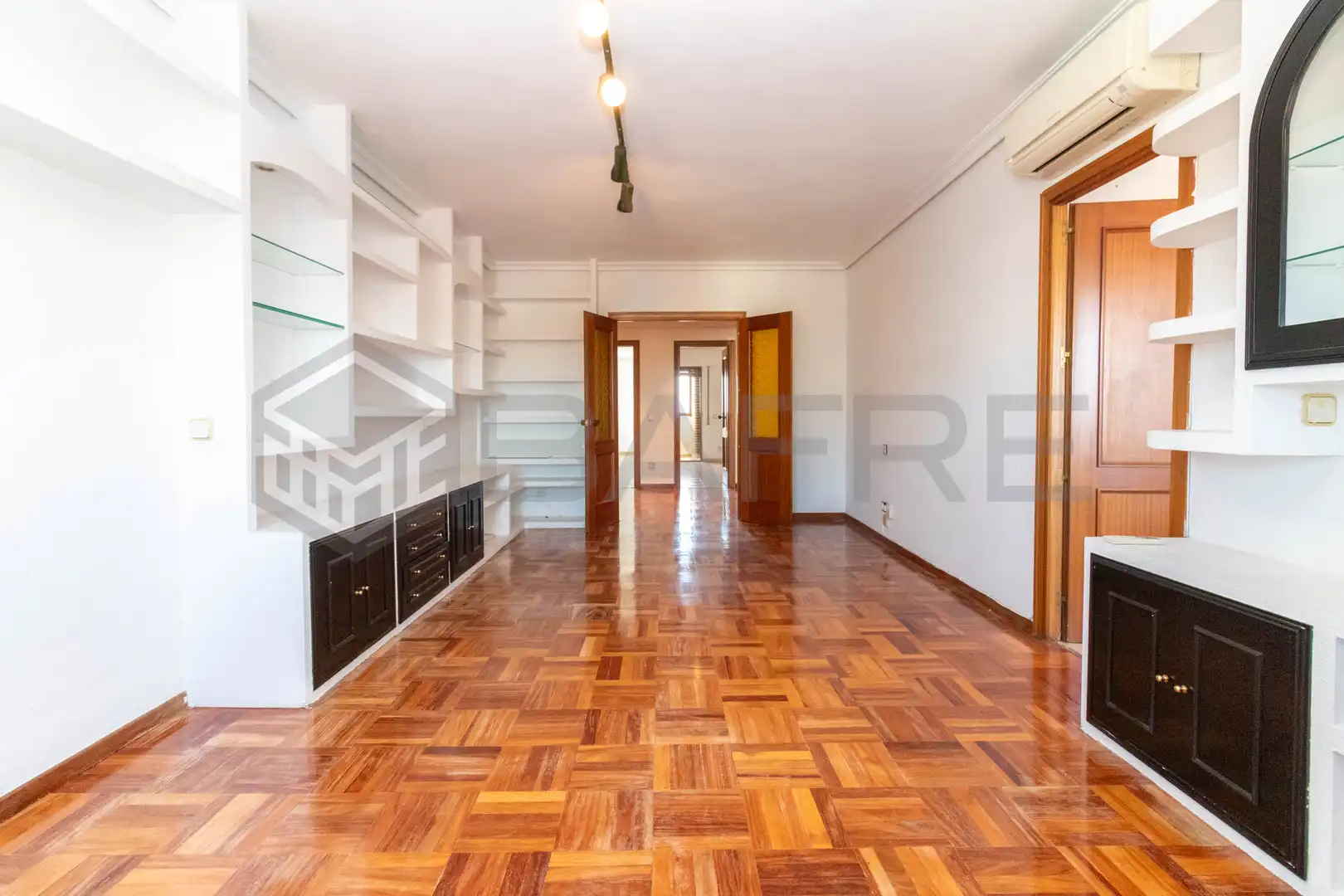 Sala d'estar de Pis en venda en Madrid amb Aire condicionat, Calefacció i Parquet