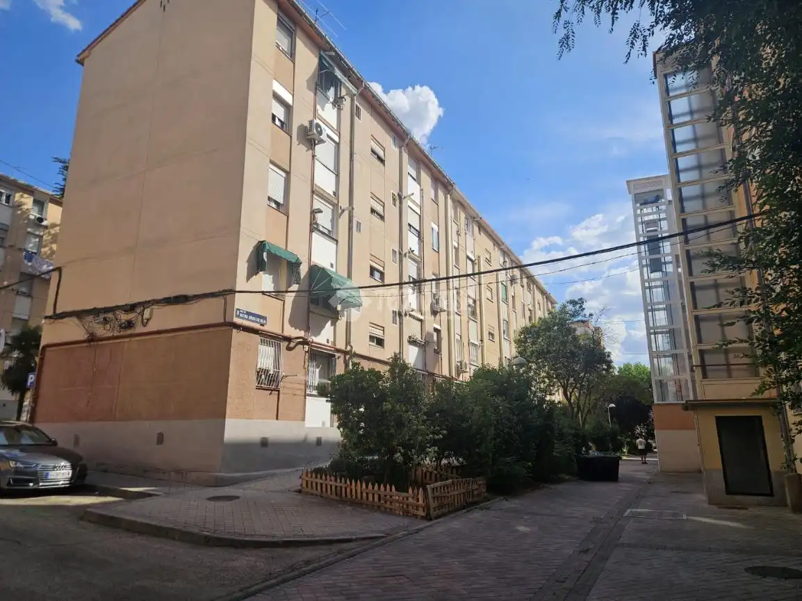Vista exterior de Pis en venda en Madrid amb Calefacció i Parquet