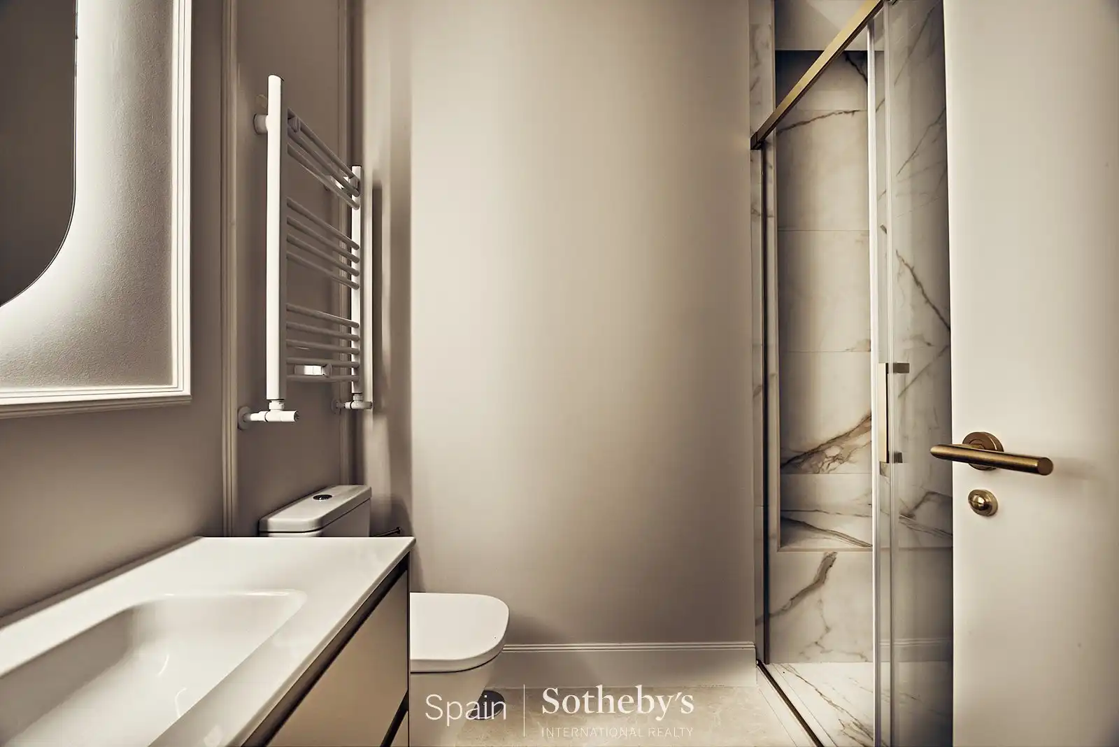 Bany de Apartament en venda en Madrid amb Aire condicionat