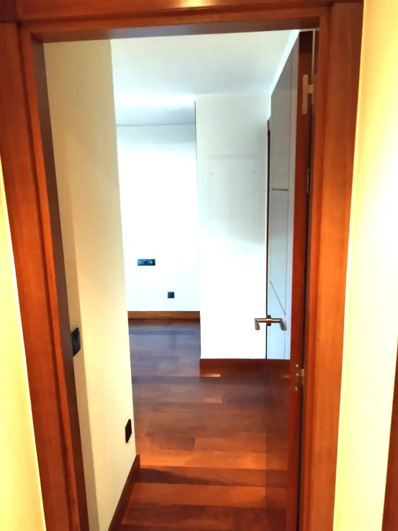 Flat for rent in Vigo   with Parquet flooring