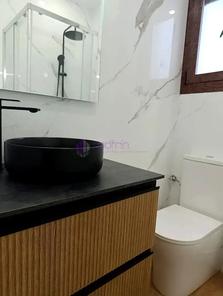 Bathroom of Flat for sale in Madrid