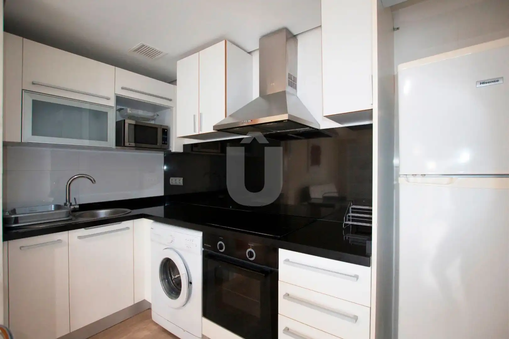 Cuina de Apartament de lloguer en Valencia amb Aire condicionat, Calefacció i Piscina