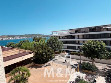 Apartament amb balcó en venda a Sant Agustí-Cala de Bou
