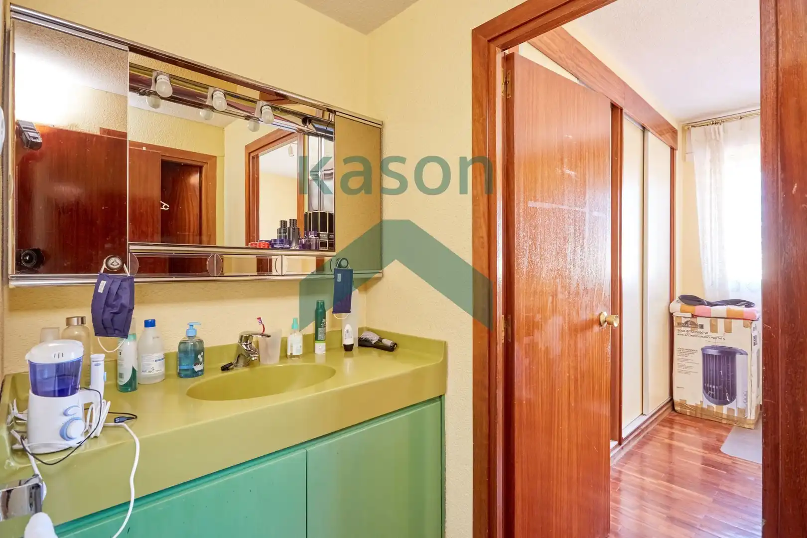 Baño de Piso de alquiler en Madrid con Calefacción, Terraza y Amueblado