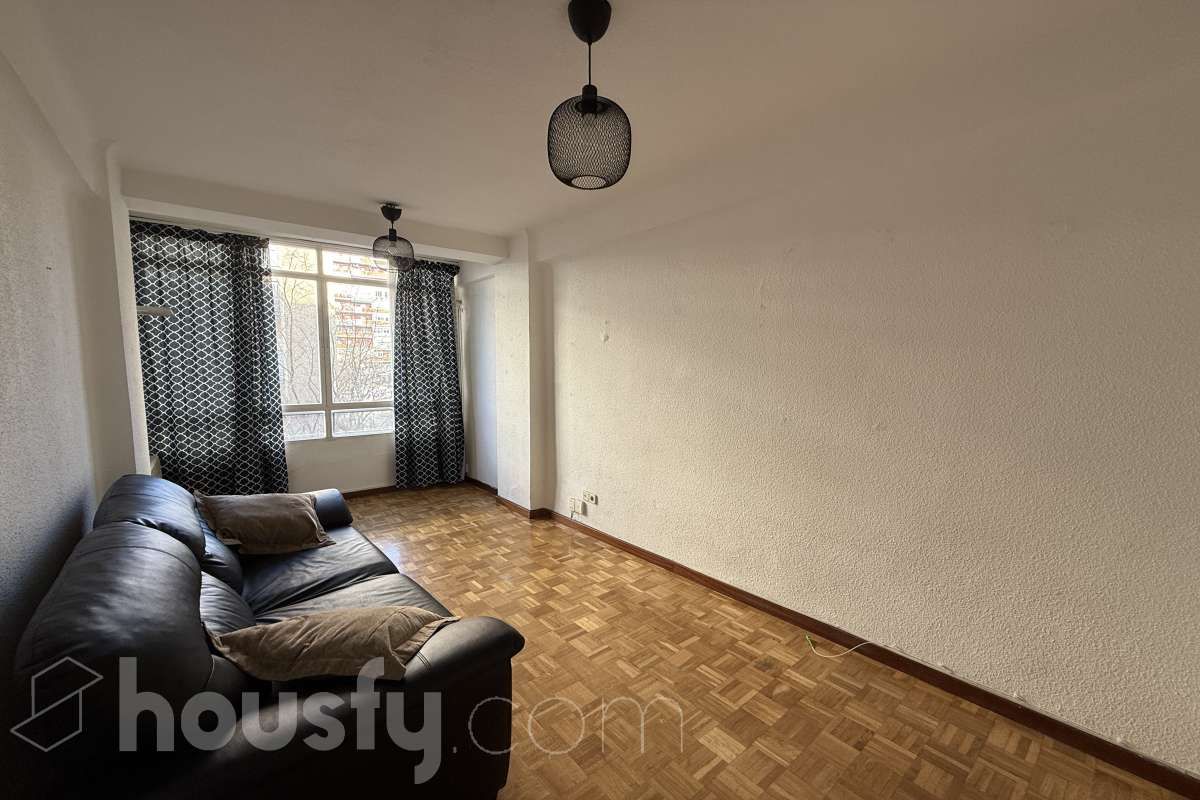 Sala d'estar de Pis de lloguer en  Madrid Capital amb Calefacció