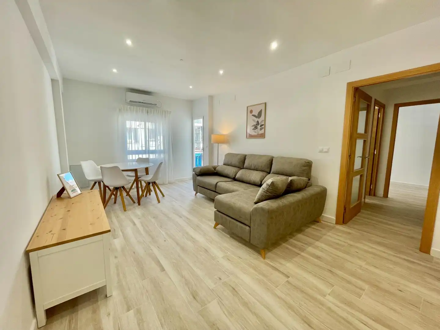 Sala d'estar de Pis de lloguer en Córdoba amb Aire condicionat, Terrassa i Moblat