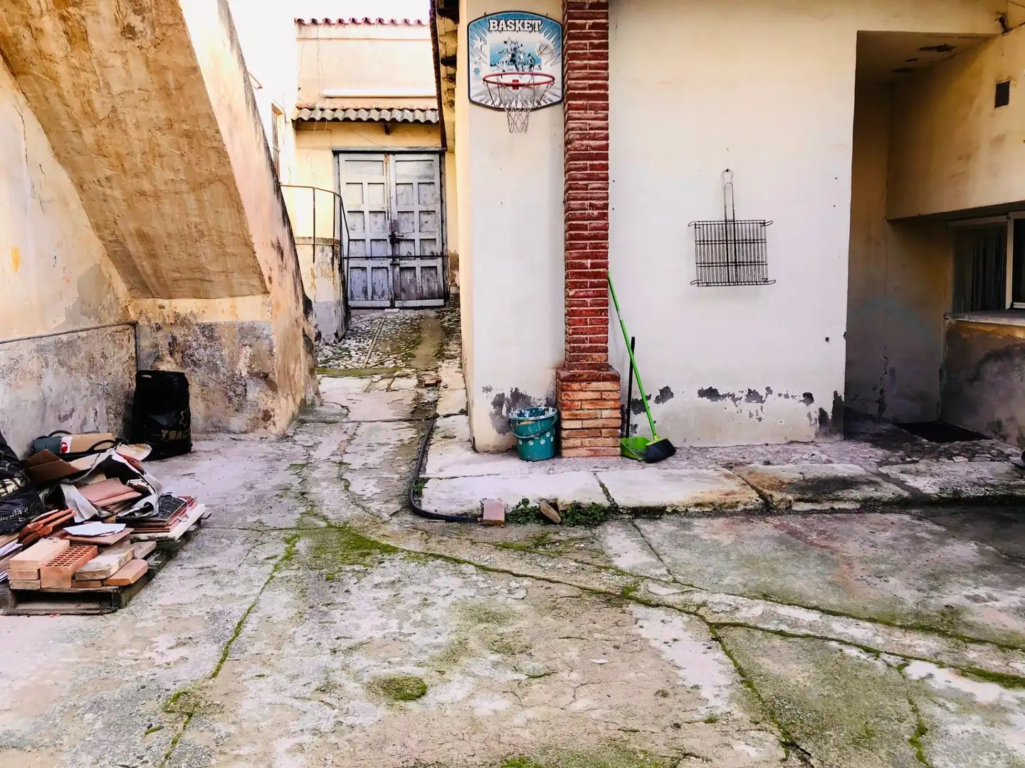 Vista exterior de Casa o xalet en venda en Biar amb Calefacció, Jardí privat i Traster