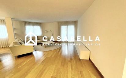 Flat for sale in  Valencia Capital  with Air Conditioner and Terrace