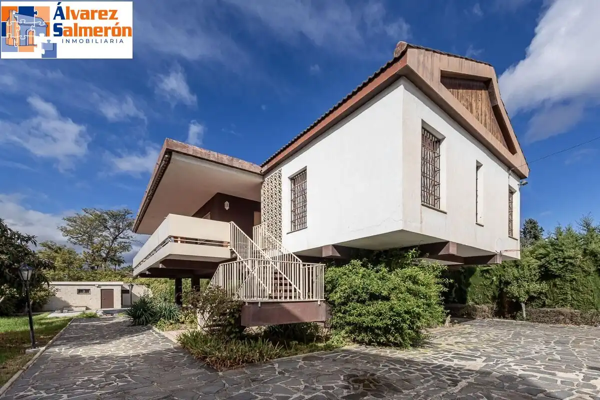 Casa con terrazza in vendita a Avenida HUETOR VEGA, imagen 4