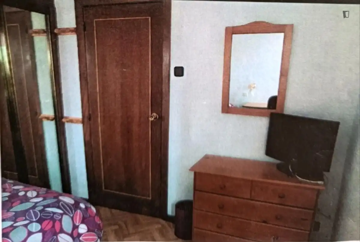 Habitación de Apartamento para compartir en Madrid con Aire acondicionado, Calefacción y Amueblado