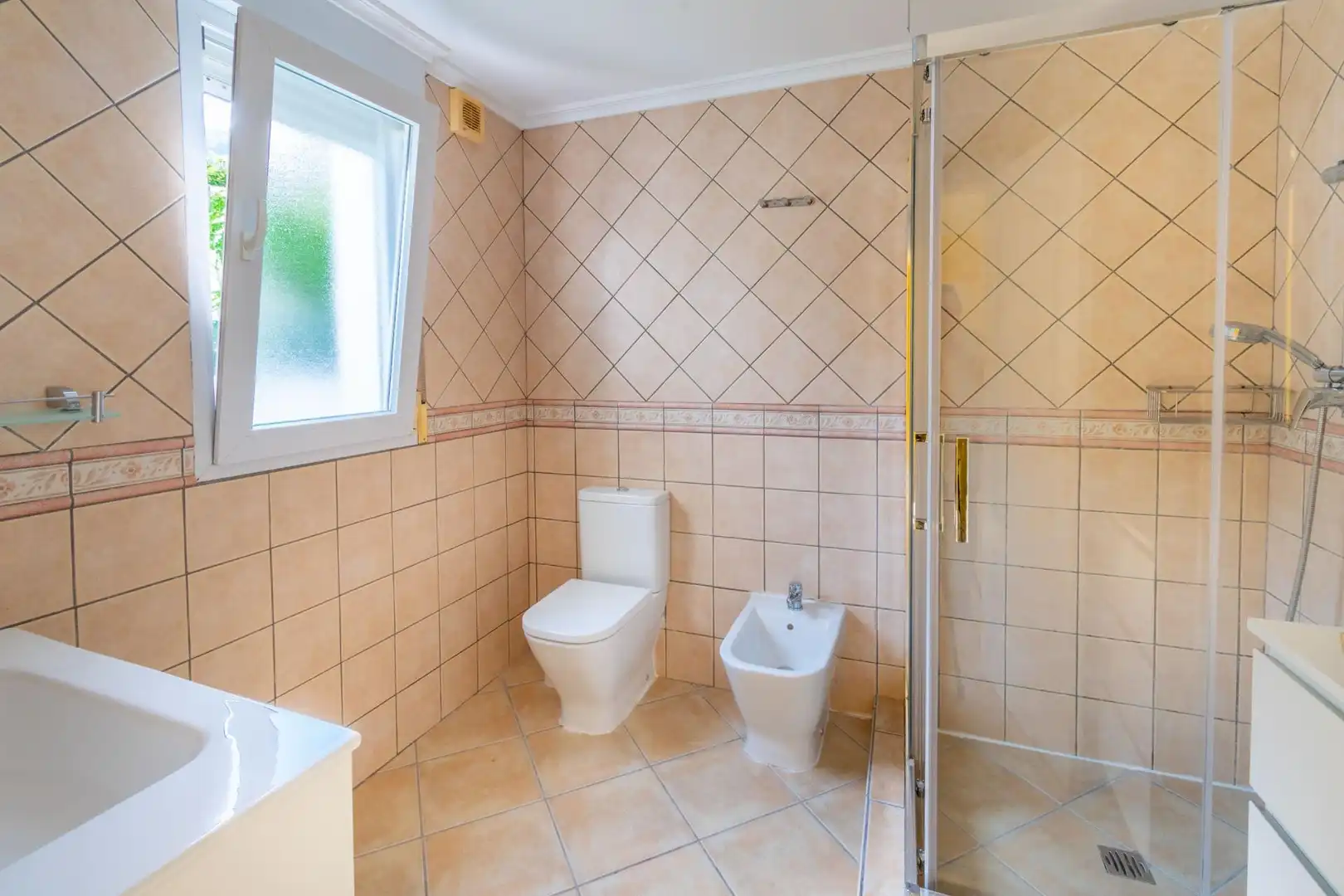 Bany de Casa o xalet en venda en L'Alfàs del Pi amb Aire condicionat, Calefacció i Jardí privat