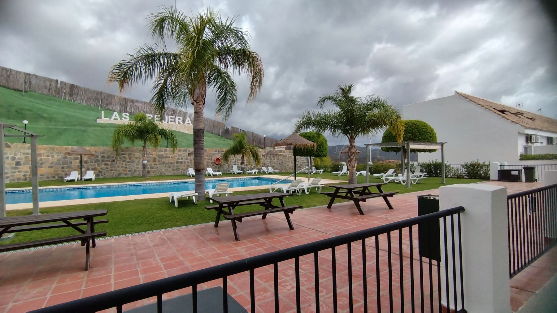 Duplex for sale in Calle Sidney, Altos de Estepona