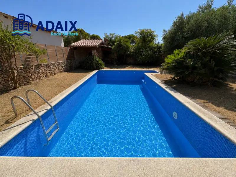 Piscina de Casa o chalet en venta en Roda de Berà con Terraza, Trastero y Piscina