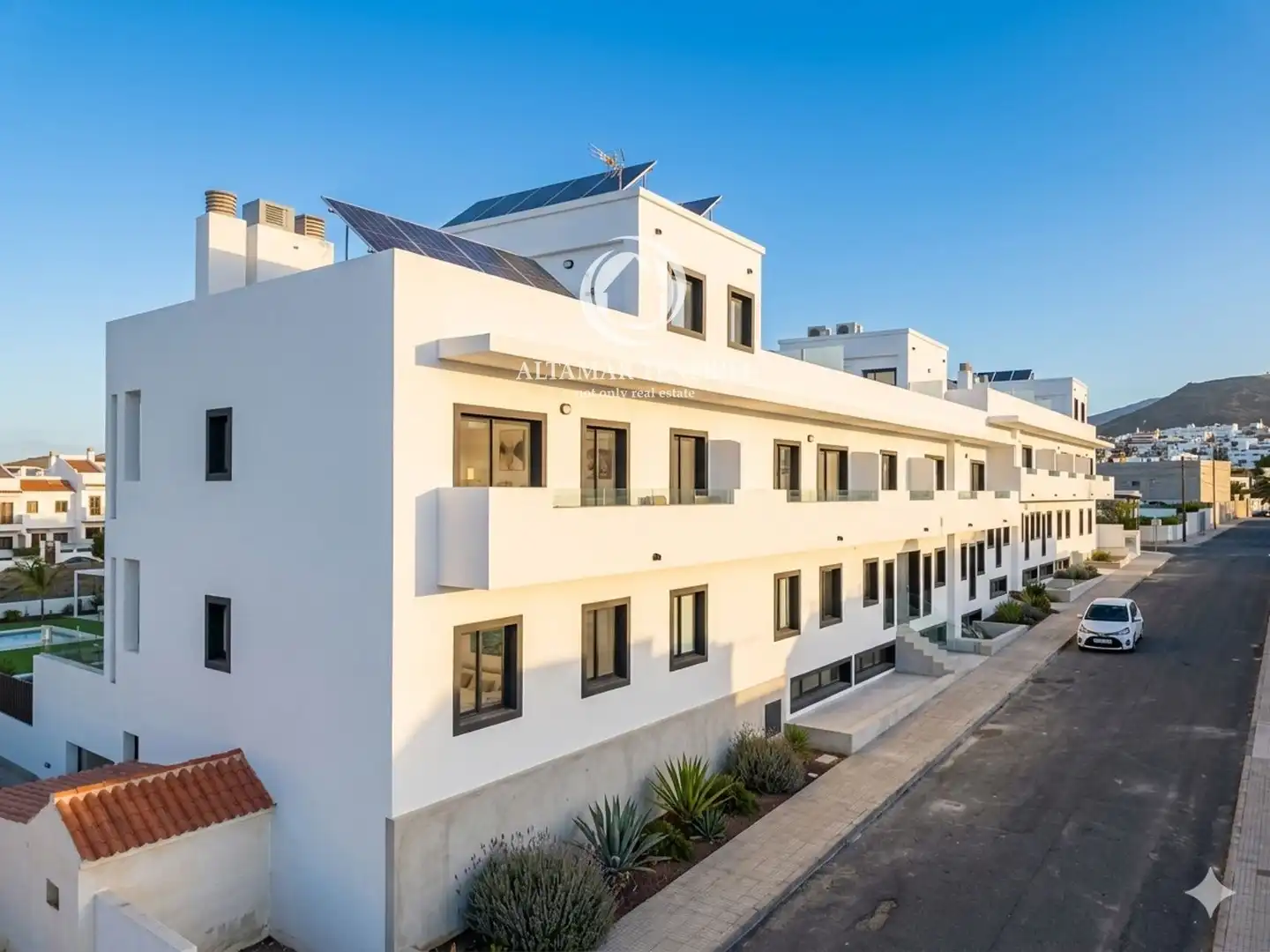 Vista exterior de Apartamento en venta en Adeje con Aire acondicionado, Terraza y Trastero