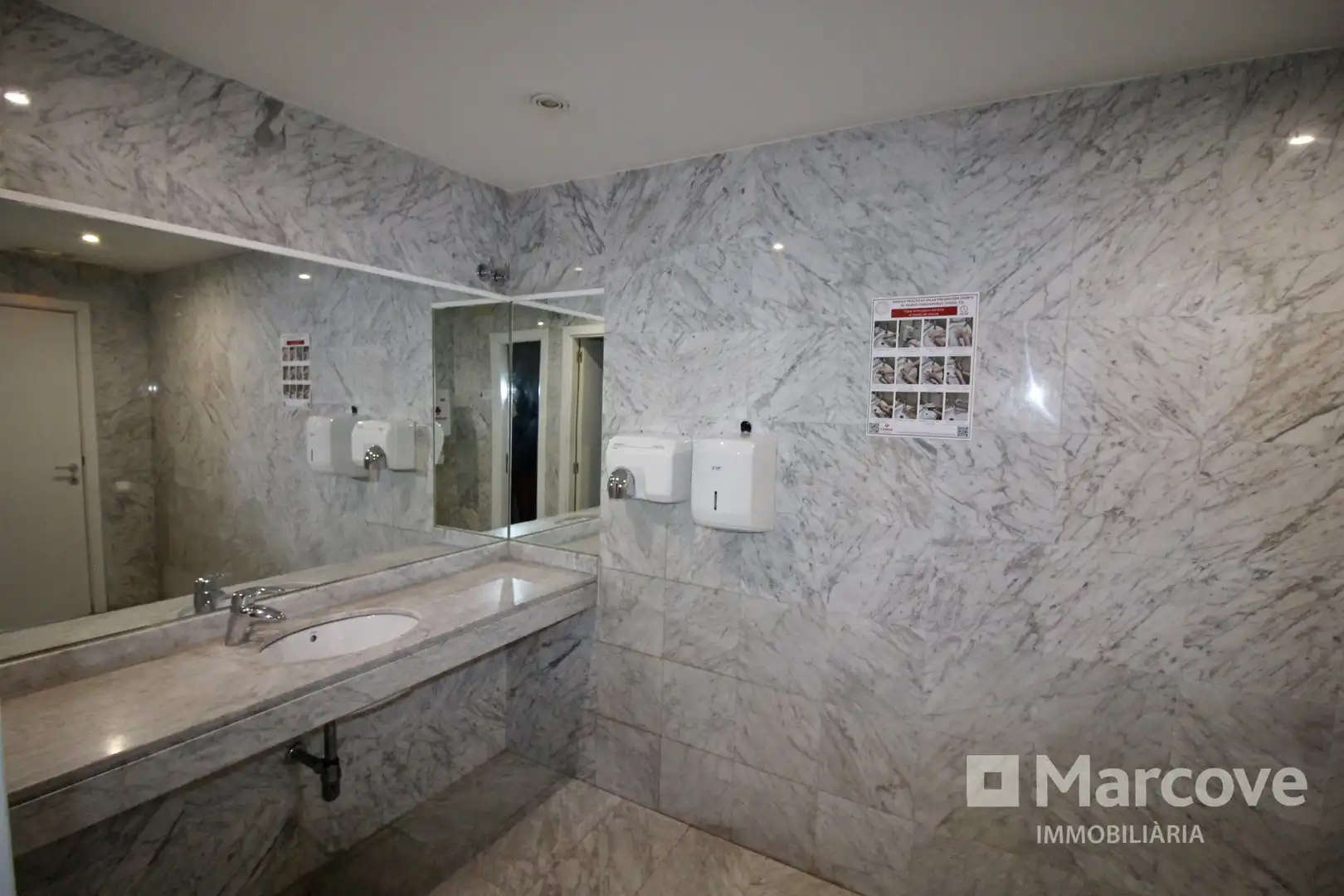 Badezimmer von Büro zur Miete in Sant Cugat del Vallès mit Klimaanlage