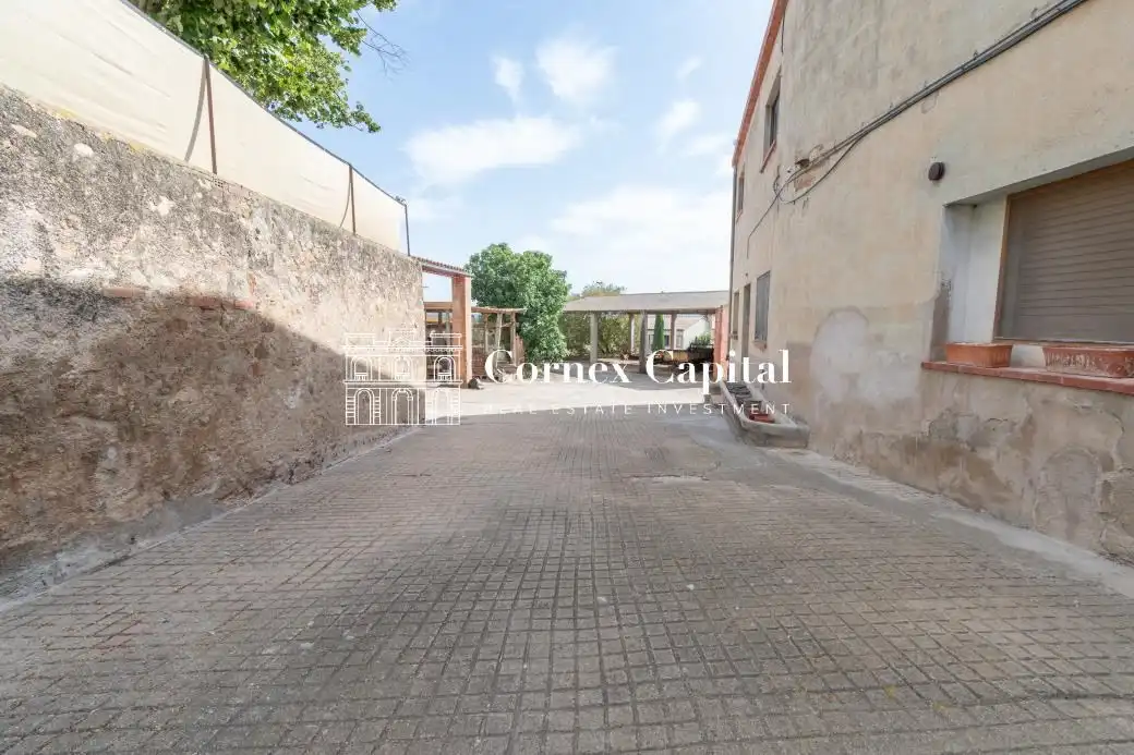 Vista exterior de Finca rústica en venda en Ullastret amb Jardí privat, Terrassa i Traster