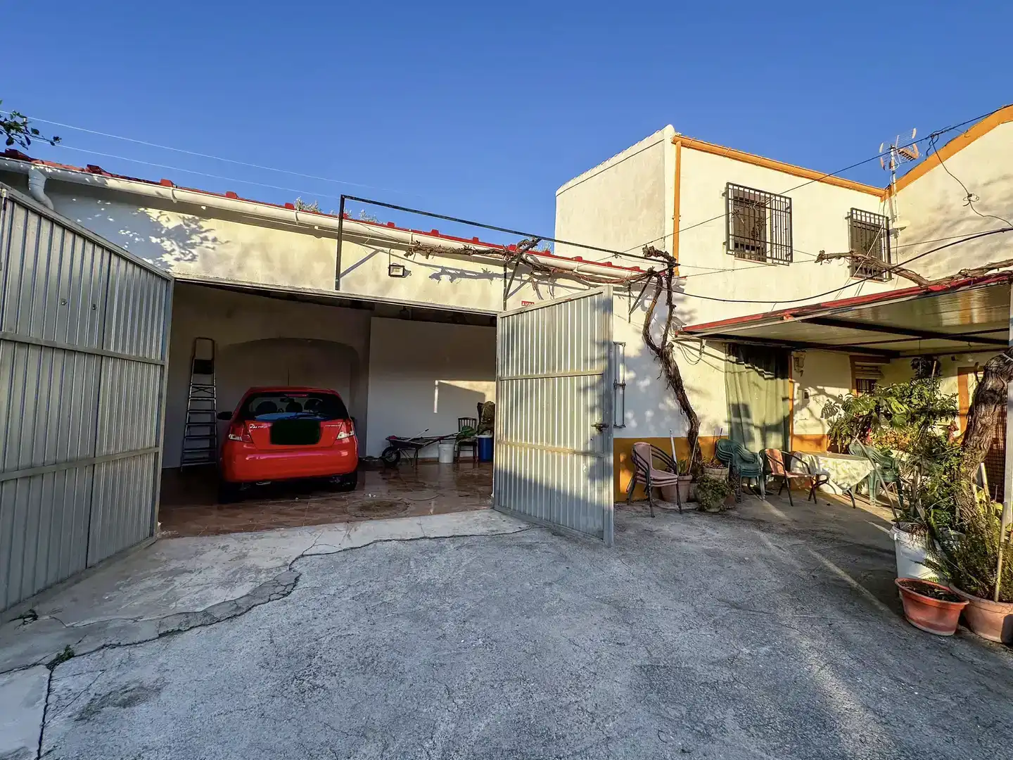 Vista exterior de Finca rústica en venda en Fuensanta de Martos amb Jardí privat, Traster i Piscina