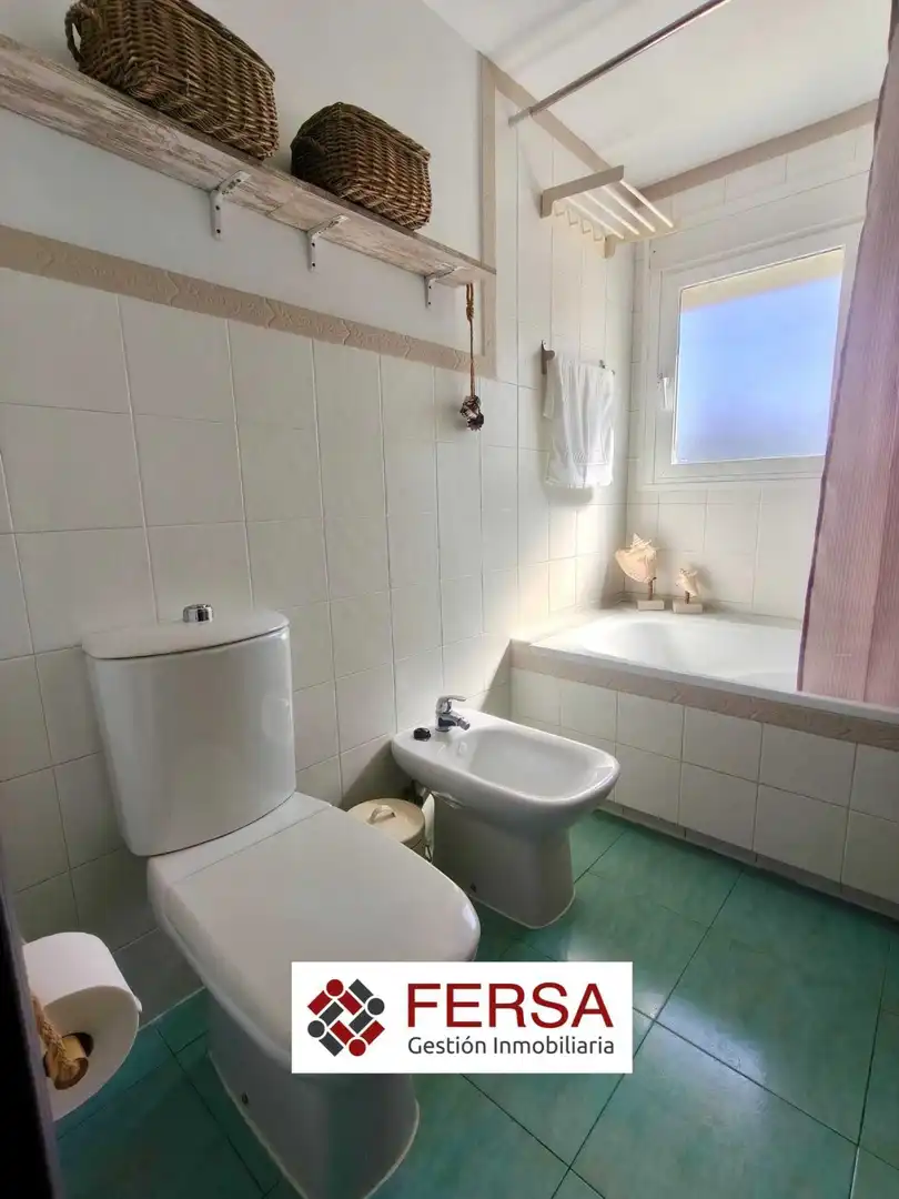 Bathroom of Flat for rent in El Puerto de Santa María  with Air Conditioner, Heating and Private garden