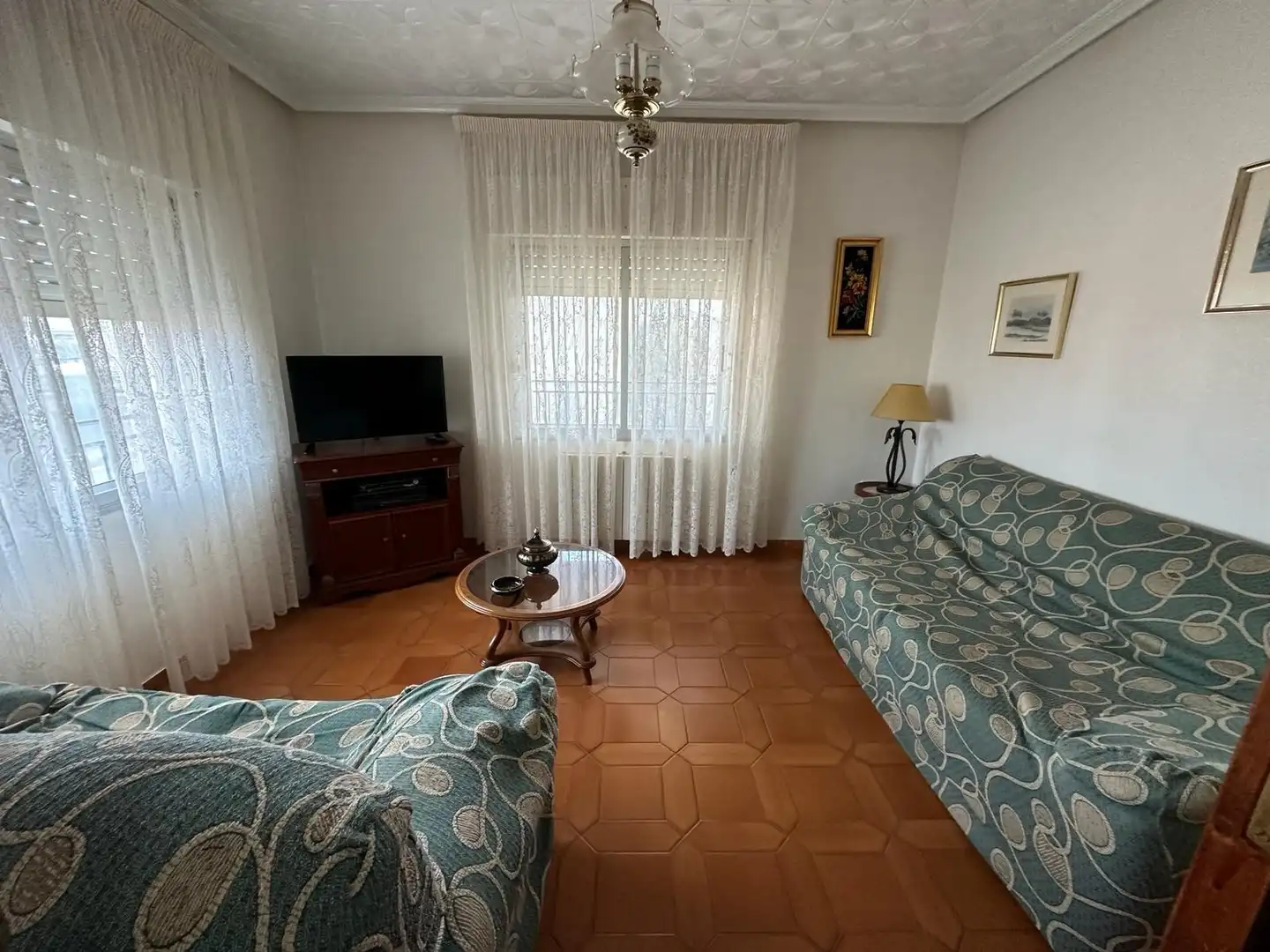 Sala de estar de Casa adosada en venta en Salinas con Calefacción, Jardín privado y Terraza