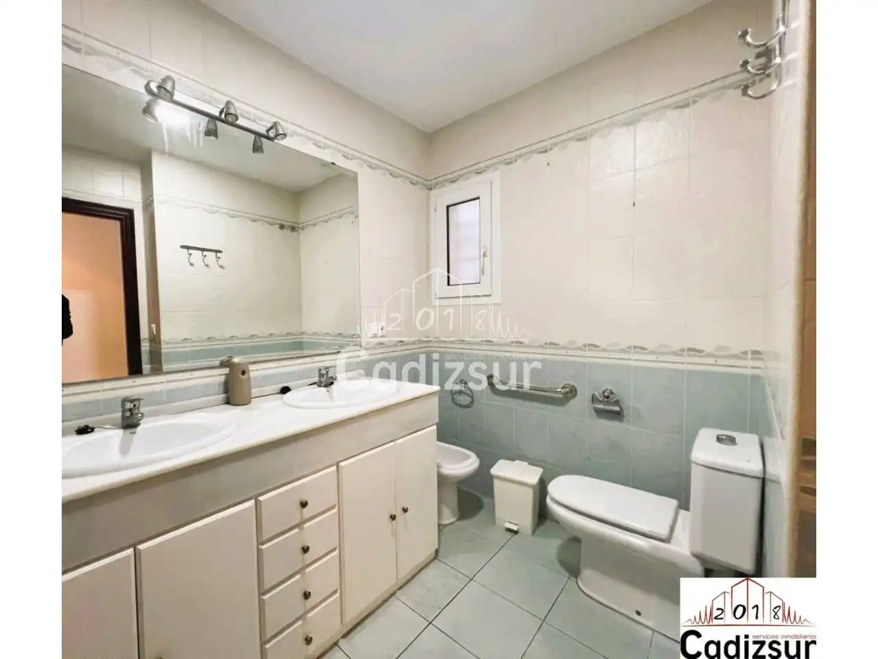 Baño de Piso en venta en Cádiz con Aire acondicionado y Balcón