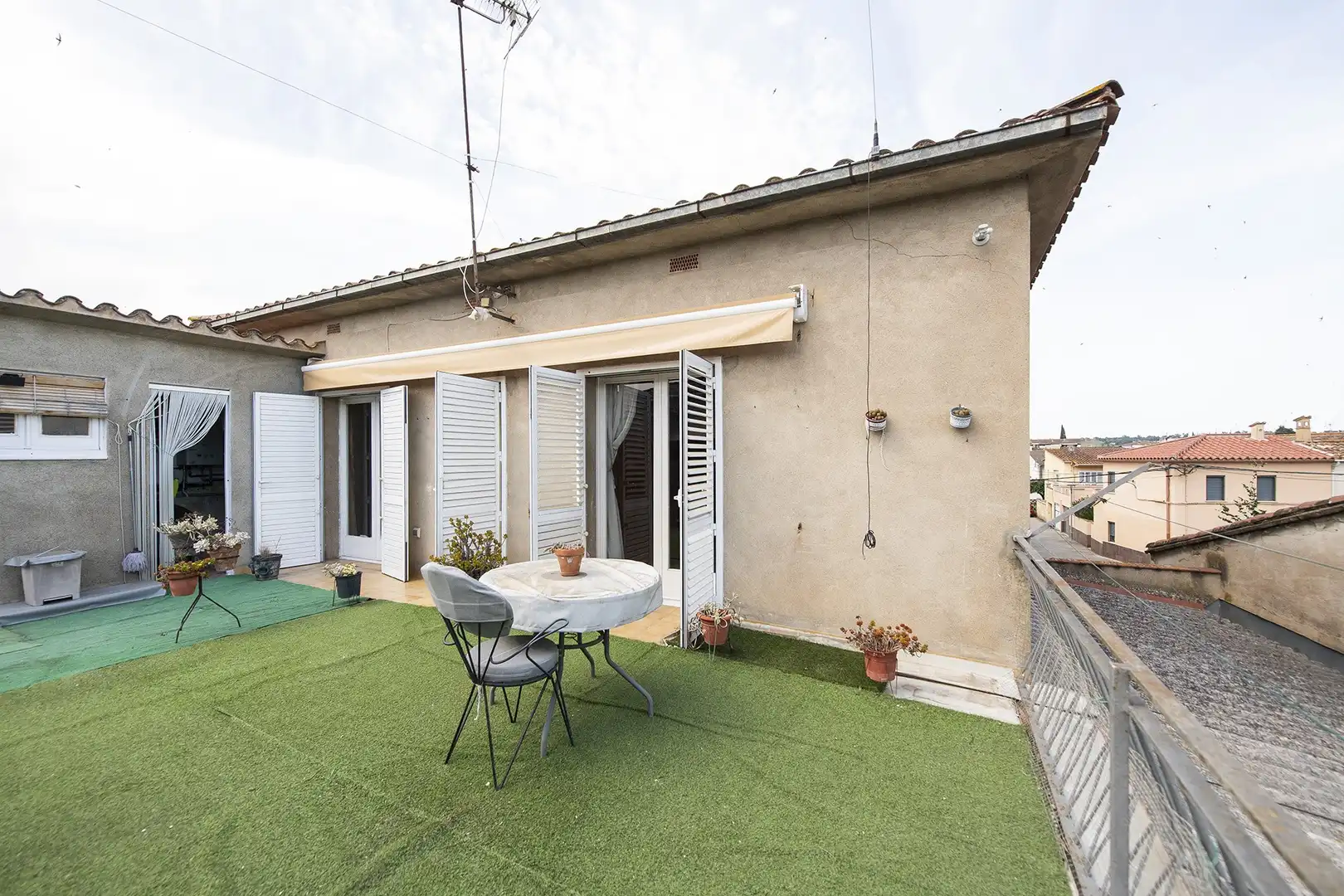 Terrasse von Einfamilien-Reihenhaus zum Verkauf in Banyoles mit Klimaanlage, Heizung und Terrasse