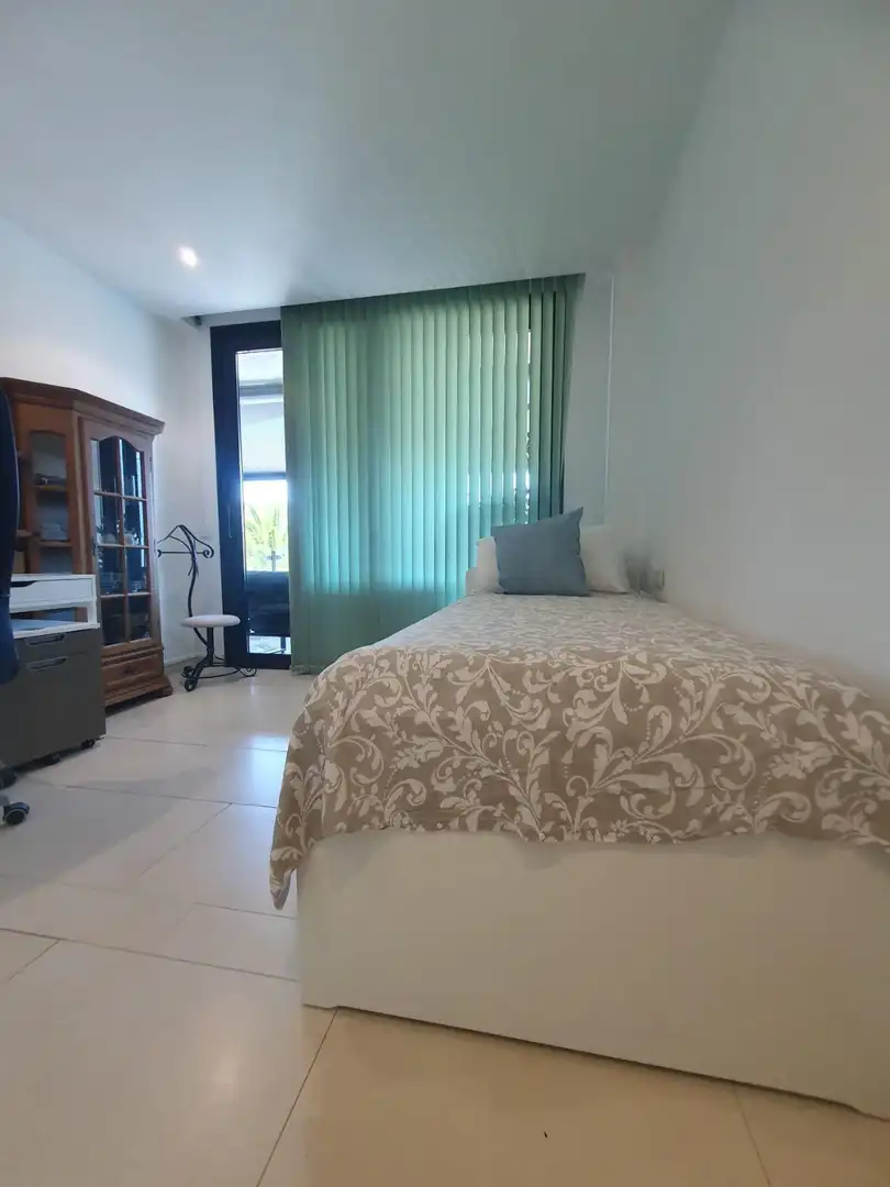 Dormitori de Apartament de lloguer en Arona amb Aire condicionat, Terrassa i Moblat