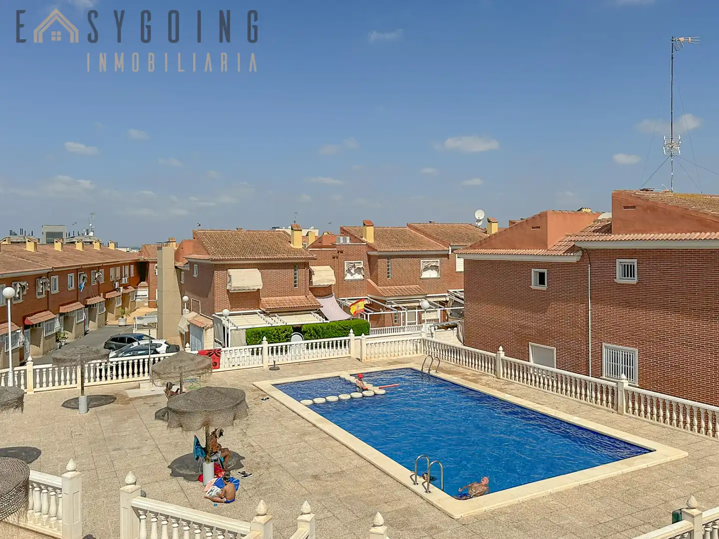 Reihenhaus mit Pool zum Verkauf in Calle Logroño