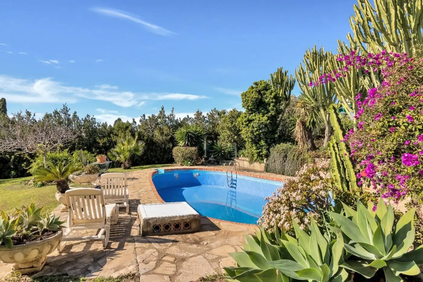 Villa con piscina in vendita a Urbanización Atalaya del Golf