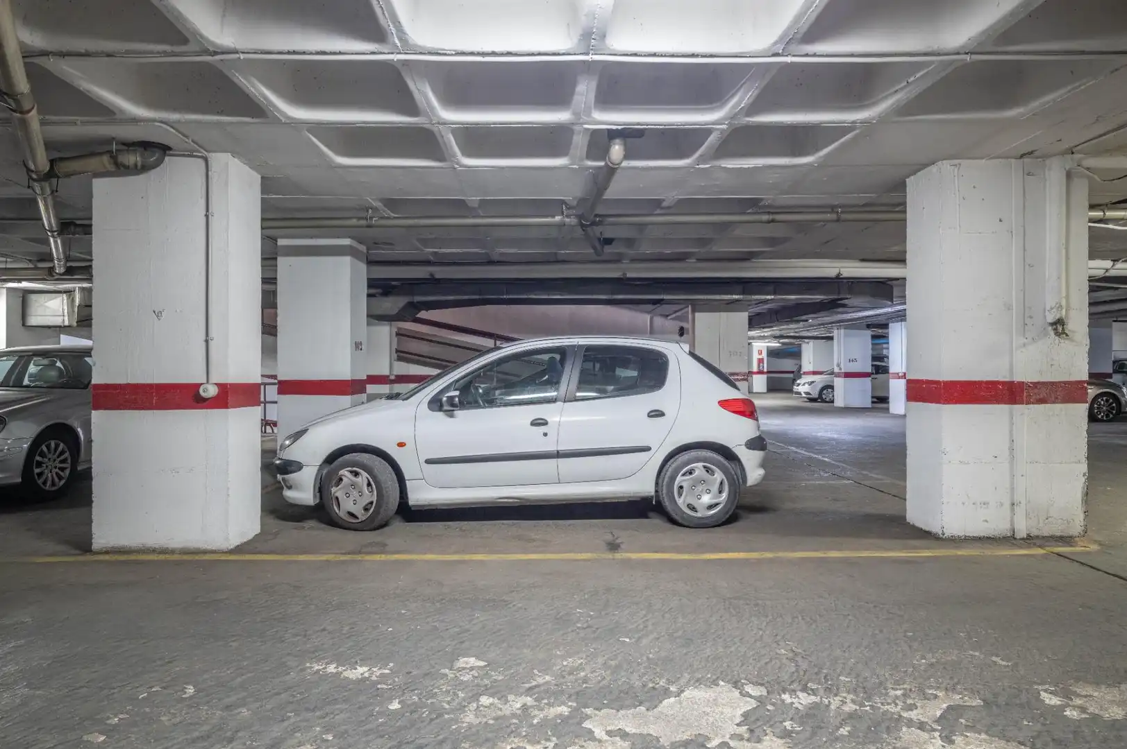 Parking de Piso en venta en Granada con Terraza, Trastero y Balcón