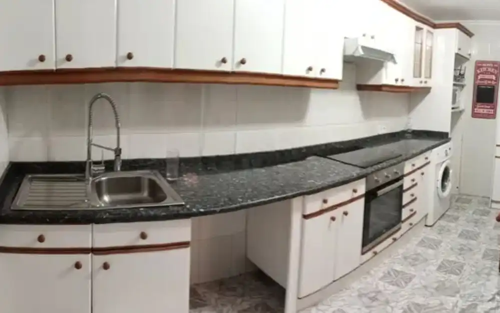Cuina de Casa o xalet en venda en Arenas de Iguña amb Calefacció, Traster i Moblat