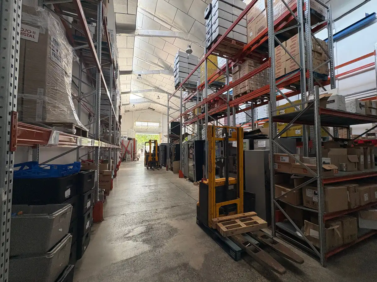 Industrial buildings for rent in Centre