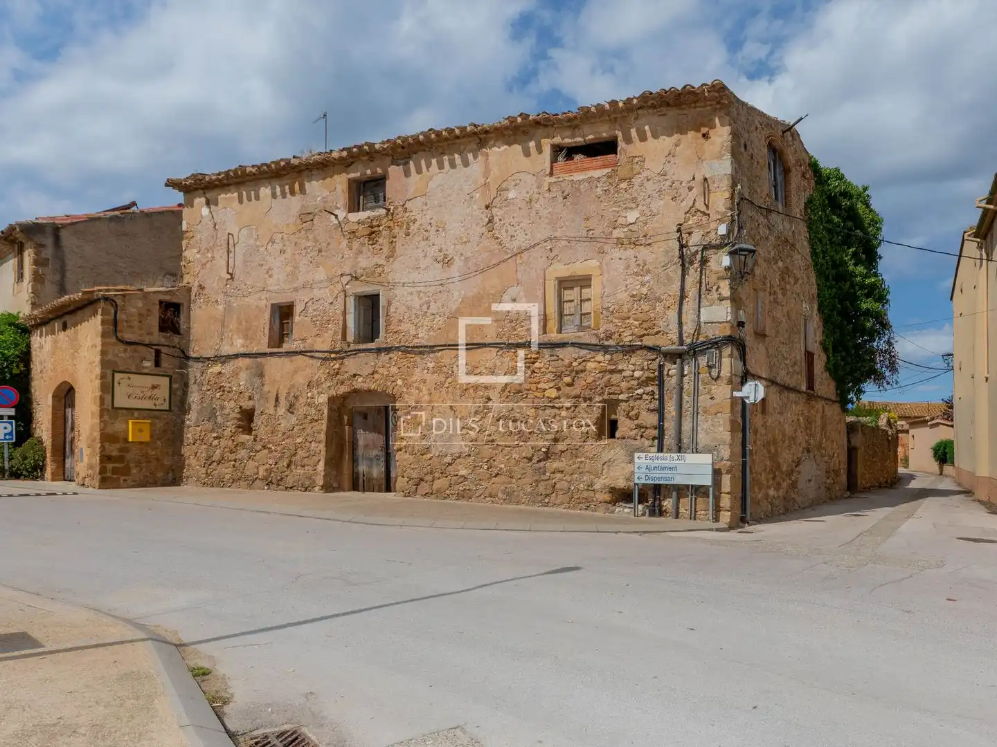 Casa rústica amb jardí en venda a Cistella