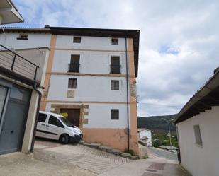 Exterior view of Single-family semi-detached for sale in Salinas de Oro / Jaitz