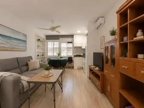 Sala de estar de Apartamento en venta en Roquetas de Mar con Jardín privado y Piscina comunitaria