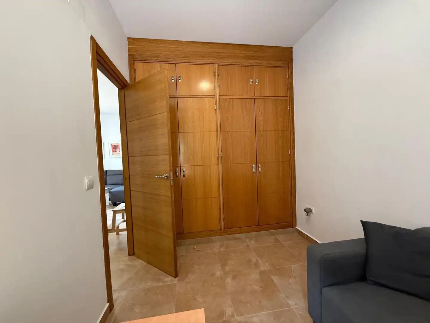 Dormitori de Apartament de lloguer en Mairena del Aljarafe amb Calefacció, Moblat i Rentadora