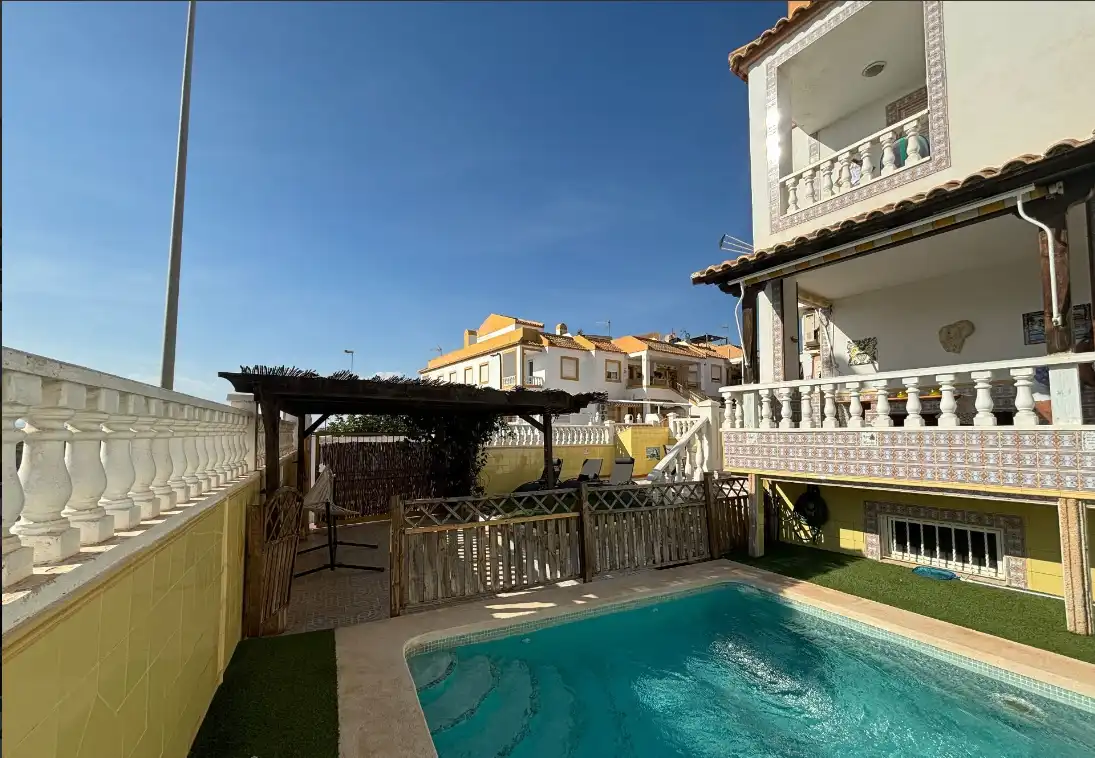 Piscina de Casa o xalet de lloguer en Torrevieja amb Aire condicionat, Calefacció i Jardí privat