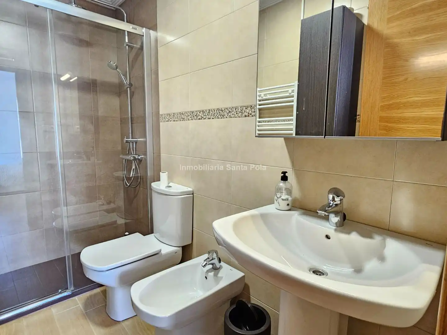 Badezimmer von Dachboden zum Verkauf in Santa Pola mit Klimaanlage, Heizung und Terrasse