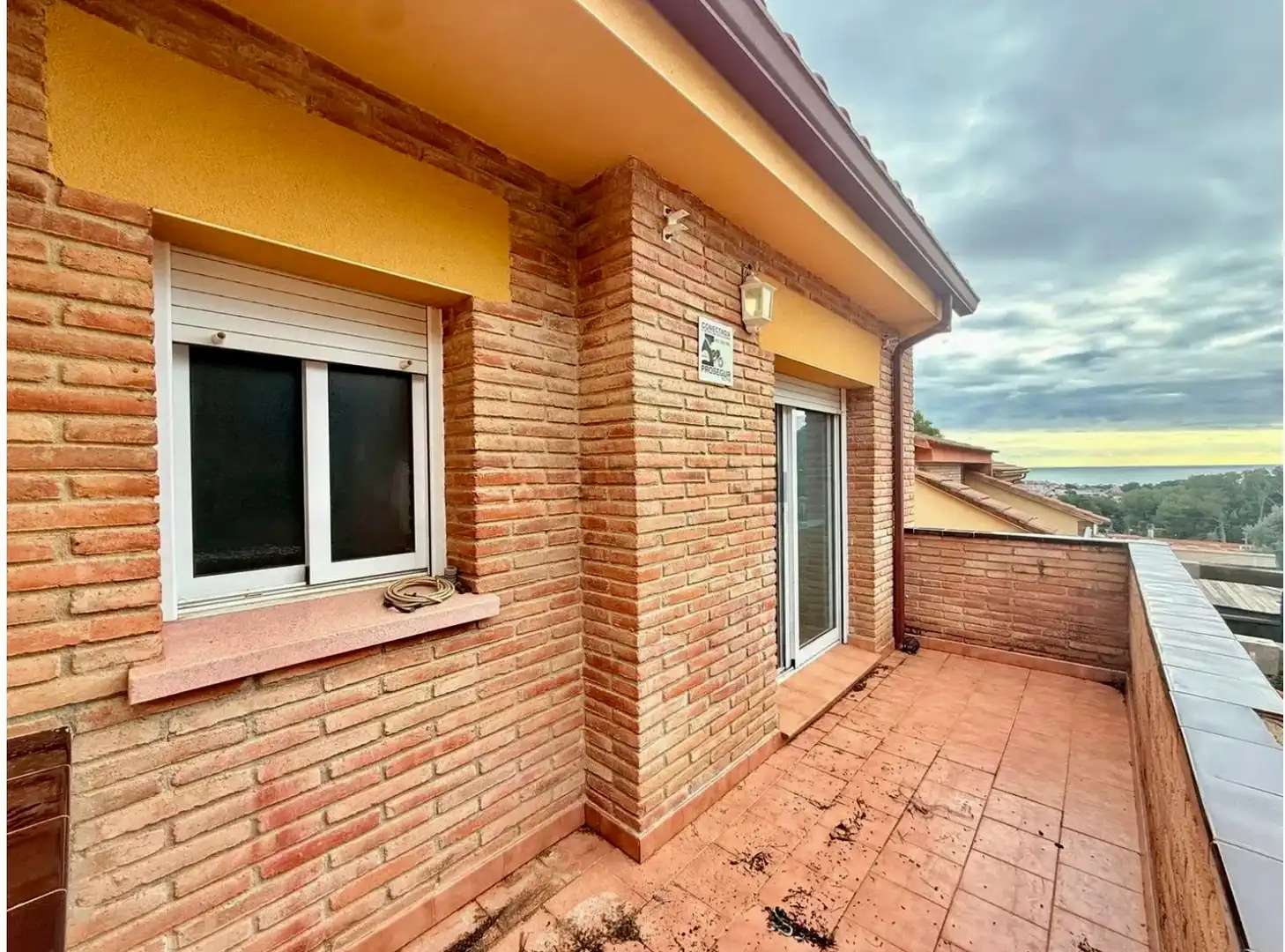 Terrasse von Einfamilien-Reihenhaus zum Verkauf in Calafell mit Heizung, Privatgarten und Terrasse