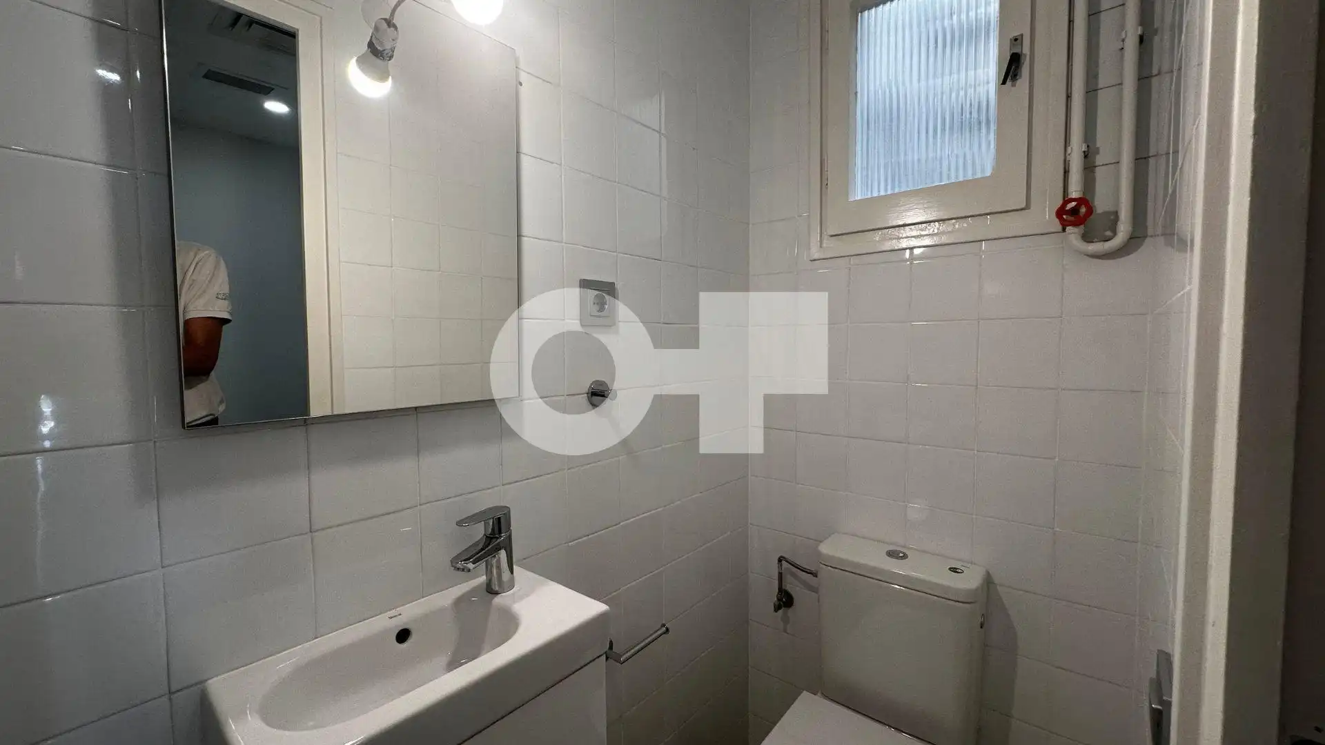 Badezimmer von Wohnung zur Miete in Barcelona mit Parkett, Terrasse und Alarm