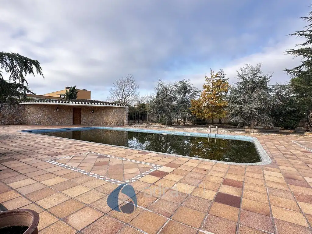 Swimming pool of Houses for sale in Lardero  with Air Conditioner, Heating and Private garden