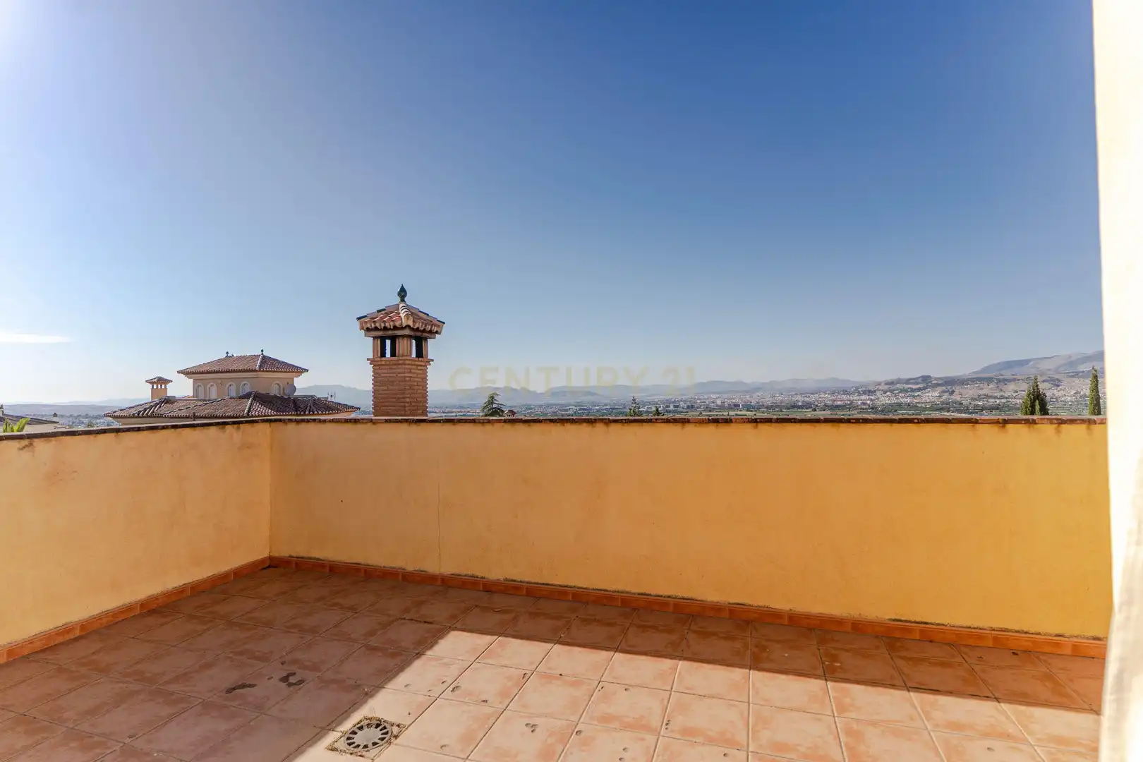 Terrassa de Casa o xalet en venda en La Zubia amb Jardí privat, Traster i Piscina